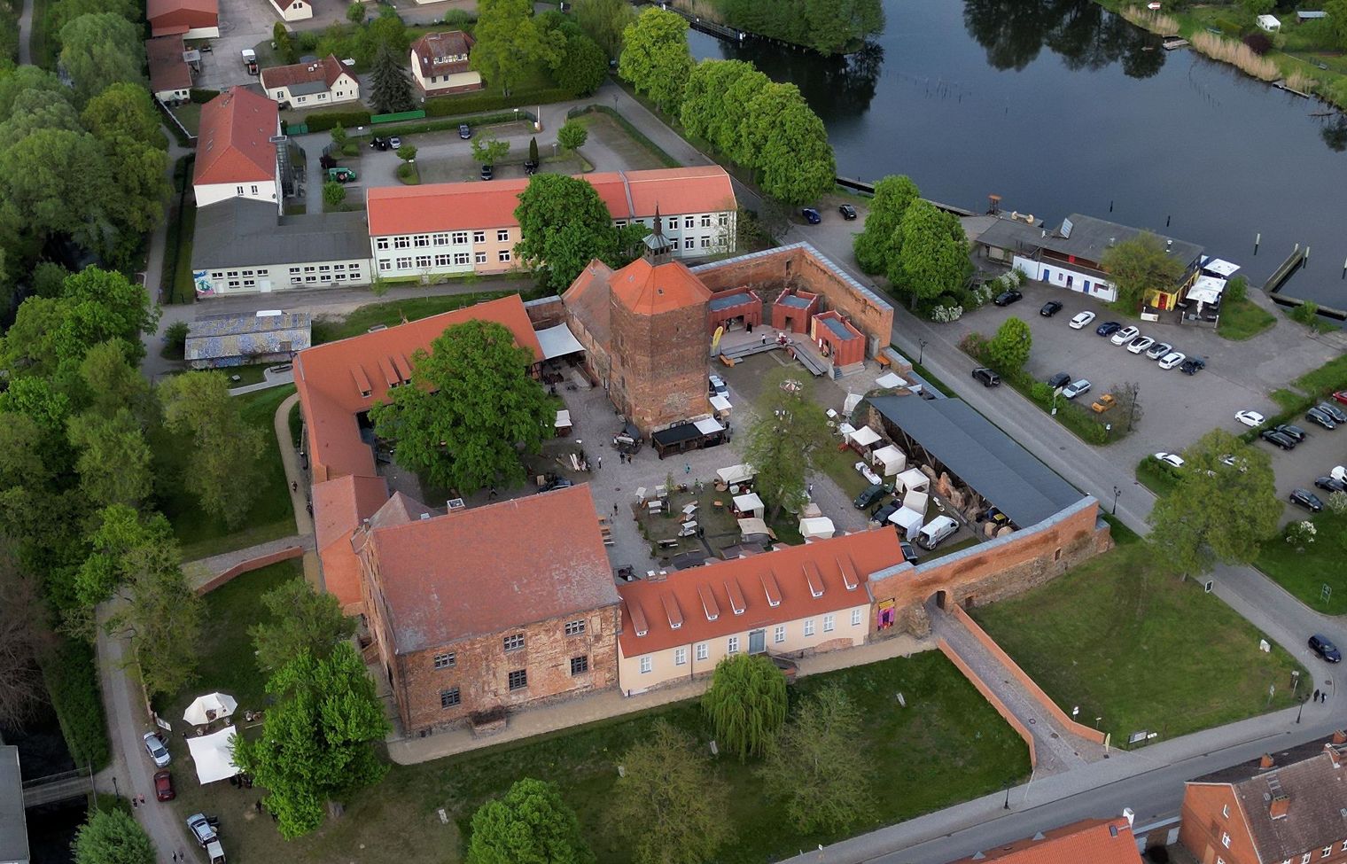 Luftansicht auf Burggelände