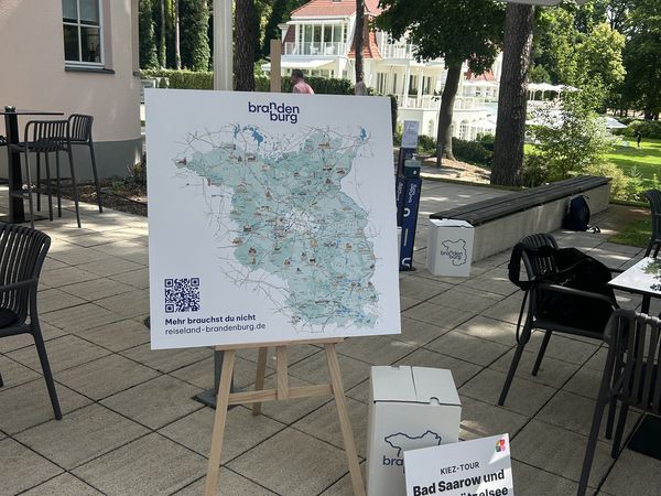 Schild auf einer Steffelei