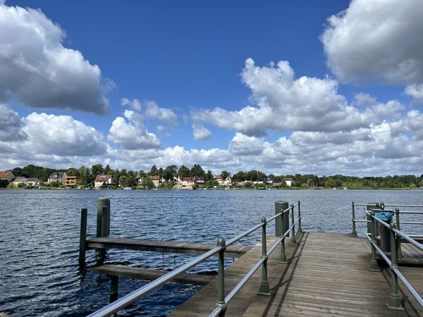 Holzsteg am Kalksee Ausblick über den Kalksee von einem Holzsteg aus