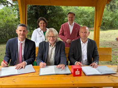 Vertragsunterzeichnung auf dem Kulischberg in Neuzelle