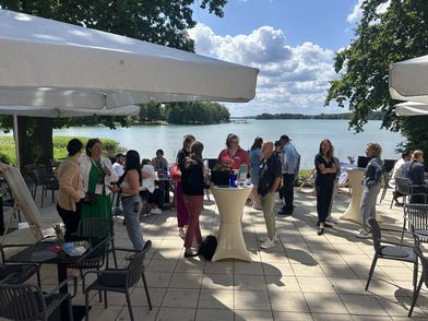 Messe auf einer Terrasse am Scharmützelsee